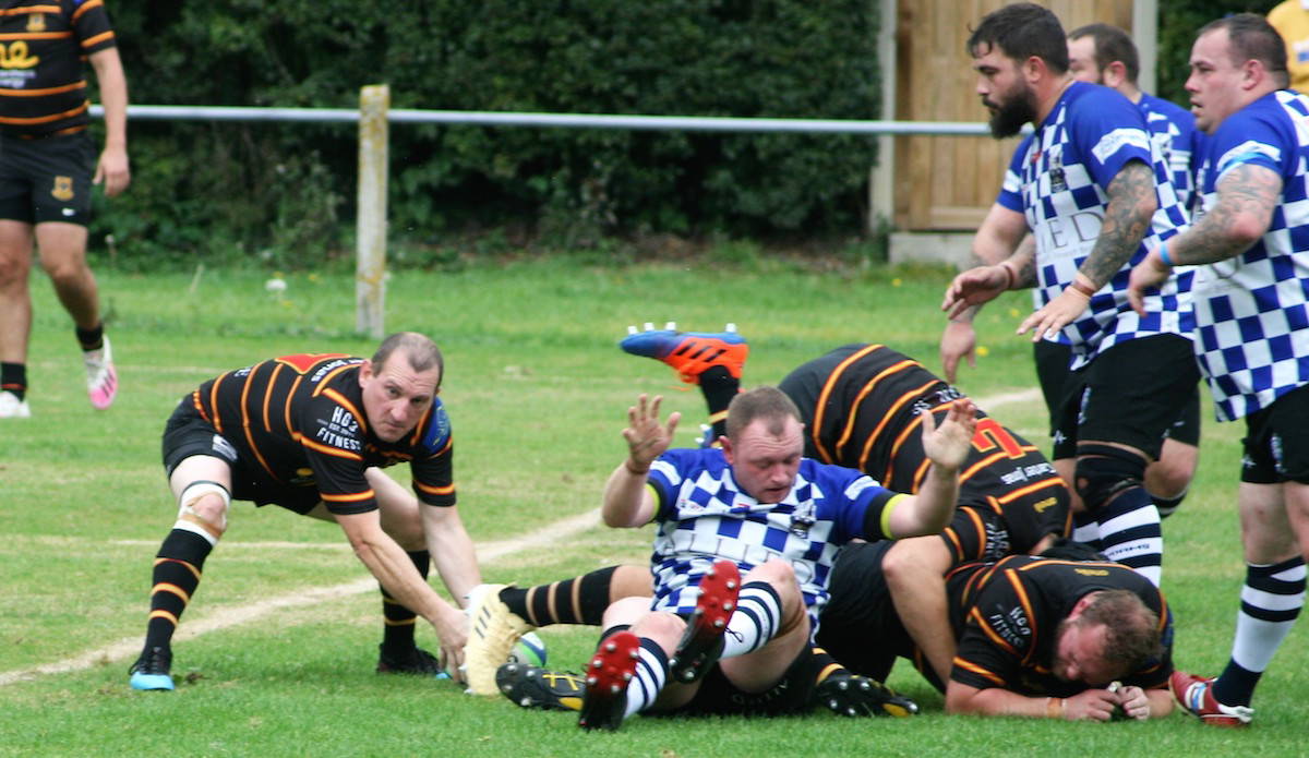 Pythons Miss Opportunities at Knottingley . . .